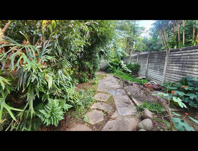 6 BEDROOM HOUSE FOR SALE IN UVONGO